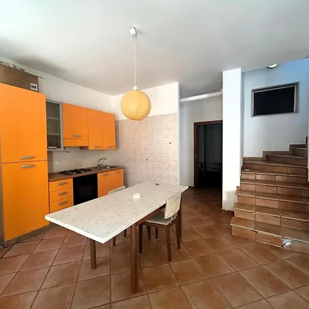 Apartment Cuttin's House - Only Teeneger